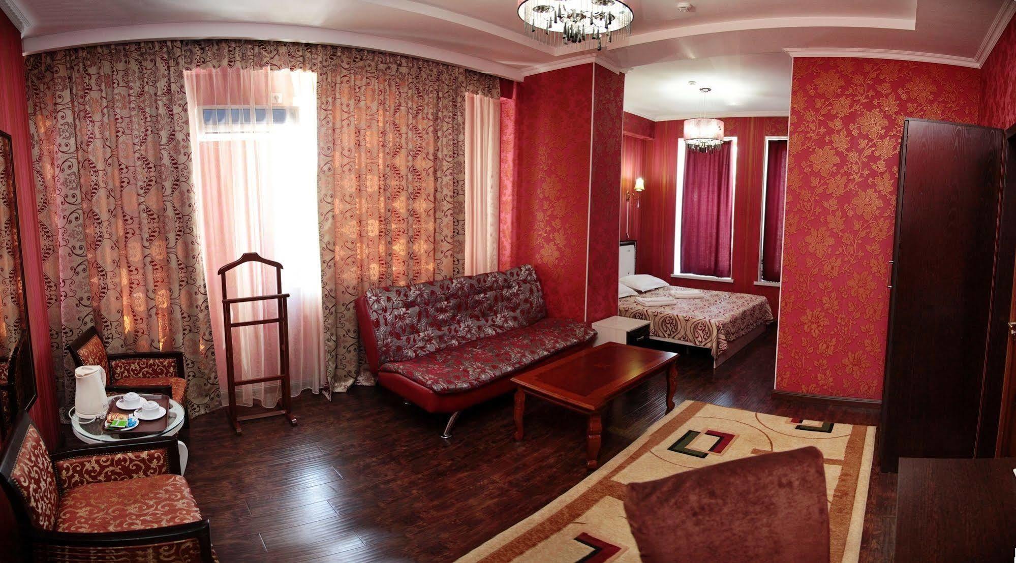 Voyage Hotel Bishkek Exterior foto